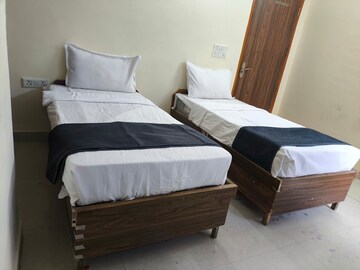 Room in  Pg at Sector 7 Dwarka – for Rent