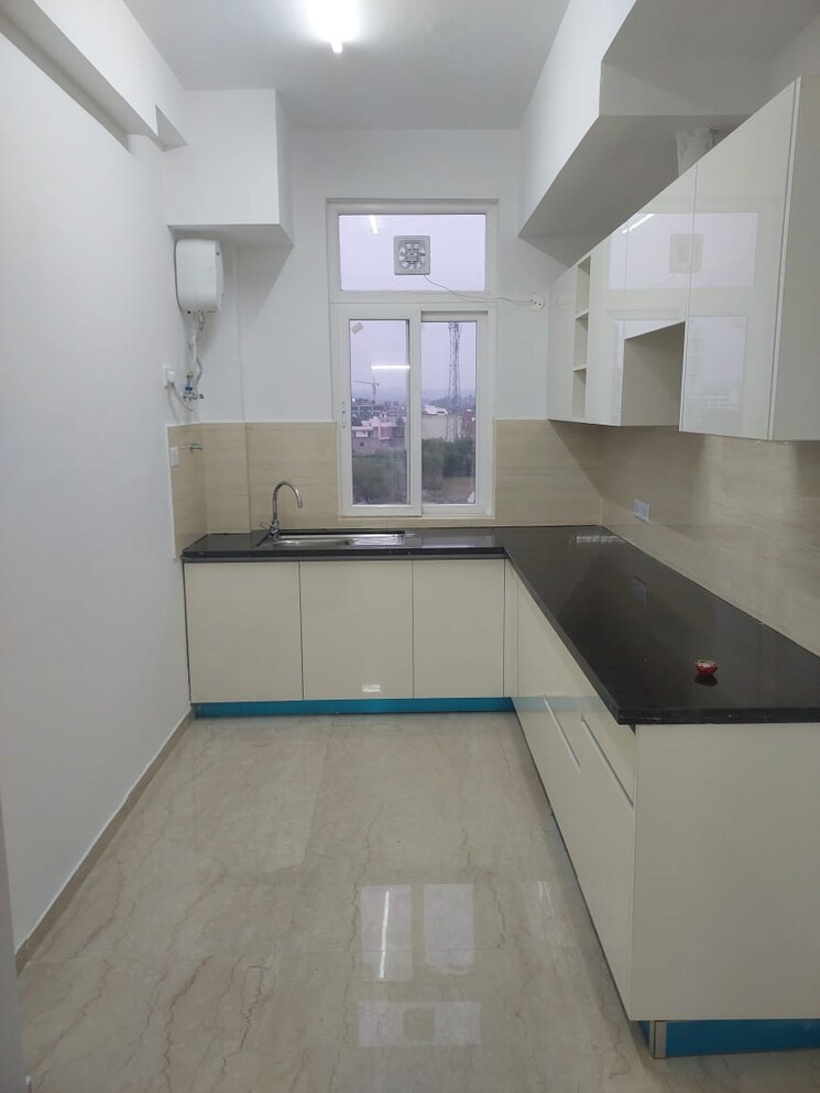 Kitchen, omaxe-lake 3 Bedroom 1950 Sq.Ft. Apartment In North Mullanpur Chandigarh 8279058