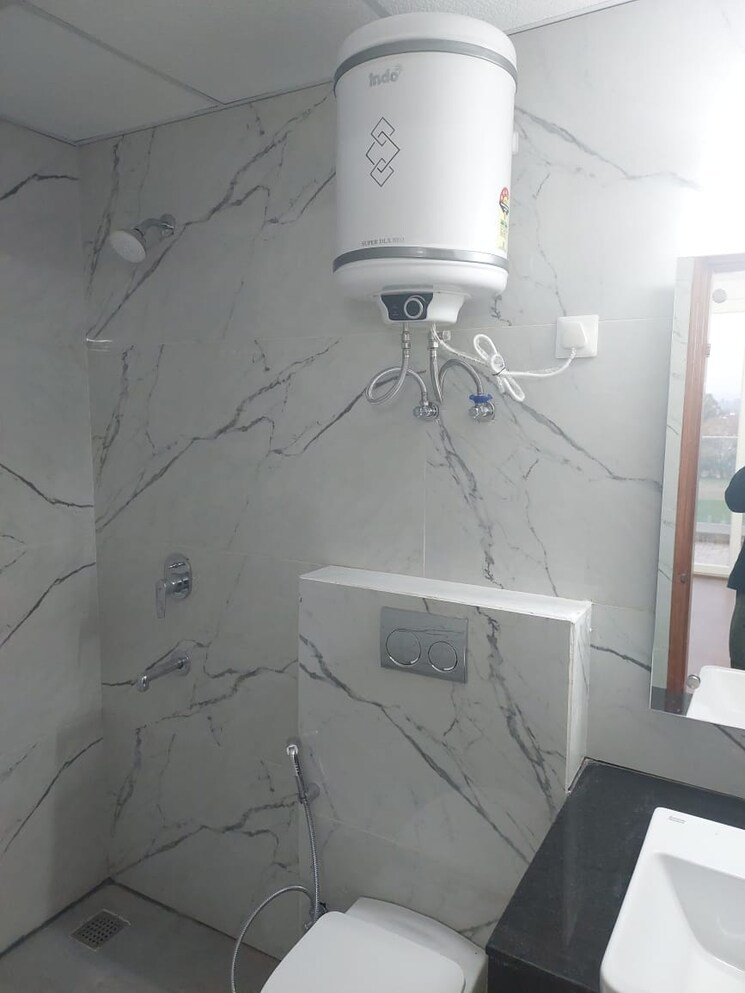 Bathroom, omaxe-lake 3 Bedroom 1950 Sq.Ft. Apartment In North Mullanpur Chandigarh 8279058