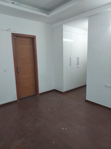 Room in 3 BHK Apartment at Omaxe Lake, North Mullanpur – for Sale