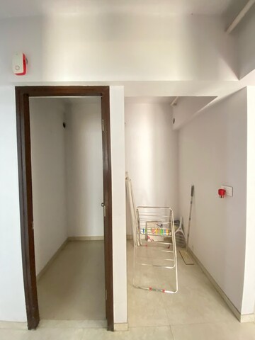 Room in 1.5 BHK Apartment at Lodha Palava City Lakeshore Greens, Dombivli East – for Rent