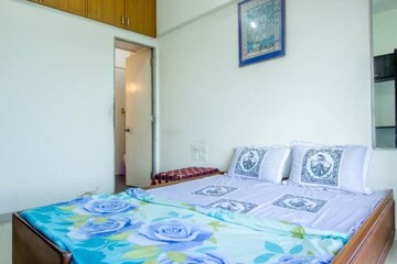 Bedroom in 3 BHK Apartment at Parinee Anand Villa, Santacruz West – for Rent