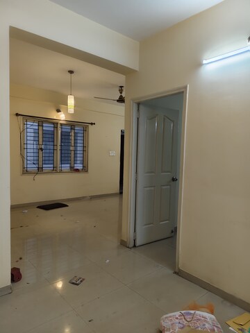 Room in 3 BHK Apartment at Halasuru – for Rent