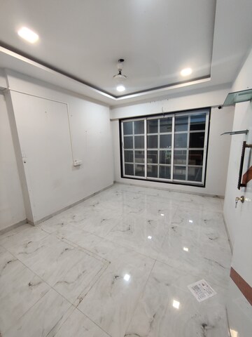 1 BHK Apartment For Rent in Mohini Castle Khar West Mumbai  8279522