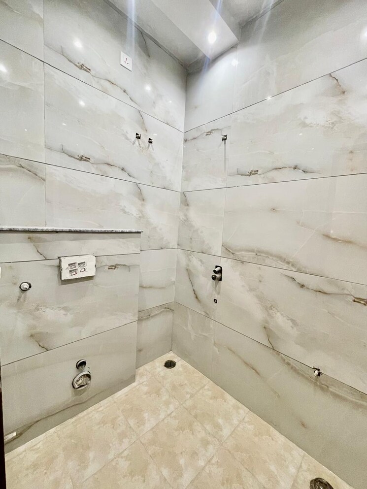 Bathroom, parklands 3 Bedroom 250 Sq.Yd. Builder Floor In Sector 85 Faridabad 8279509