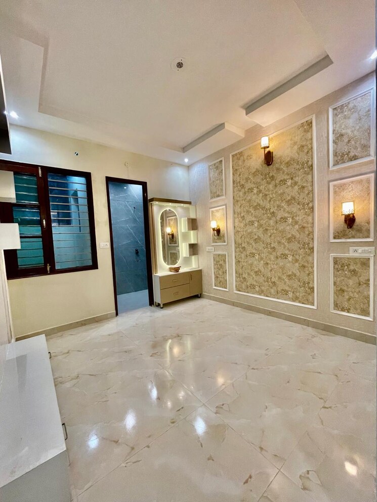 Room, parklands 3 Bedroom 250 Sq.Yd. Builder Floor In Sector 85 Faridabad 8279509