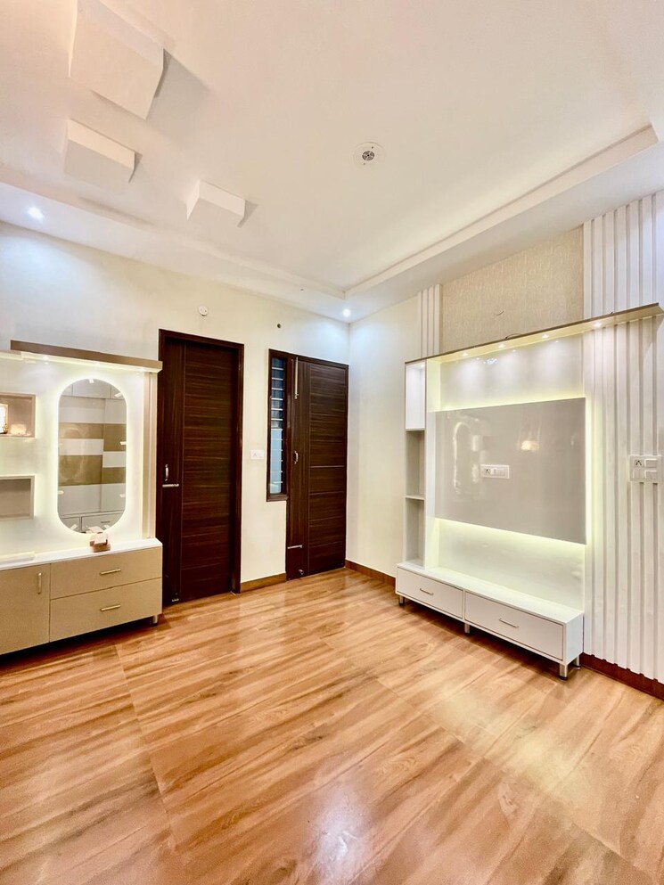 Room, parklands 3 Bedroom 250 Sq.Yd. Builder Floor In Sector 85 Faridabad 8279509