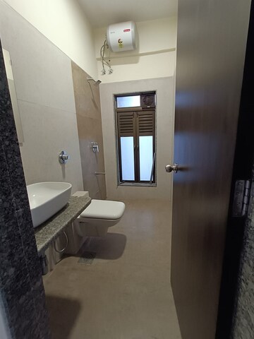 Room in 3 BHK Apartment at Bandra West – for Rent