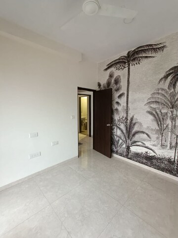 Room in 3 BHK Apartment at Bandra West – for Rent