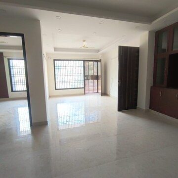 Living Room in 3 BHK Builder Floor at Sector 52 – for Rent