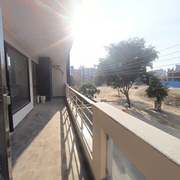 Building Lobby in 3 BHK Builder Floor at Sector 52 – for Rent