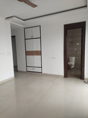 Furnished Amenities in 3 BHK Apartment at Omaxe Lake, North Mullanpur – for Sale