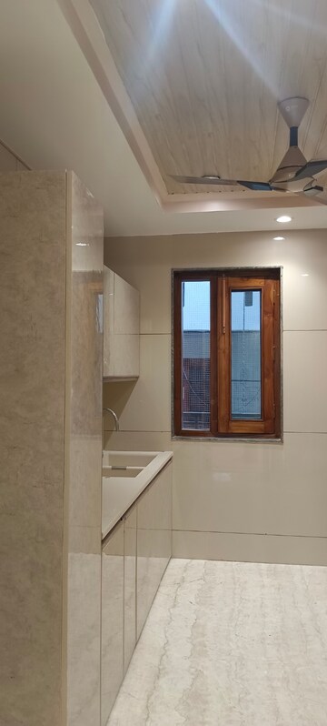 Room in 3 BHK Builder Floor at Sector 15 – for Rent