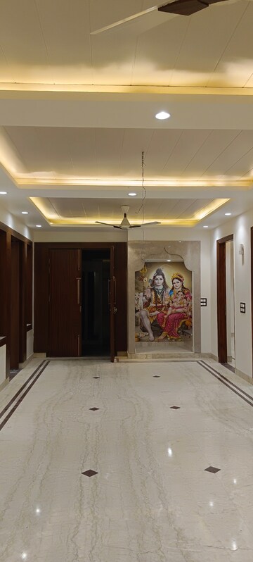 Bedroom in 3 BHK Builder Floor at Sector 15 – for Rent