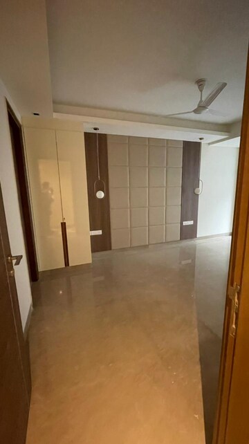 Room in 3 BHK Builder Floor at Greater Kailash ii – for Rent