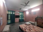 3.5 BHK + Servant Room 190 Sq.Yd. Independent House in Sector 8