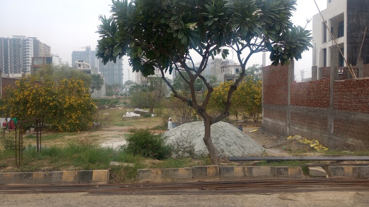 Garden, aditya-park-town  122 Sq.Mt. Plot In Mahurali Ghaziabad 8280290