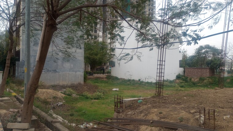 Garden, aditya-park-town  122 Sq.Mt. Plot In Mahurali Ghaziabad 8280290