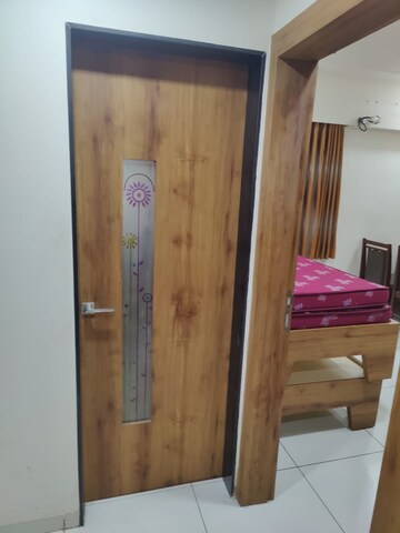 Furnished Amenities in 3 BHK Apartment at Vaishnodevi Circle – for Rent