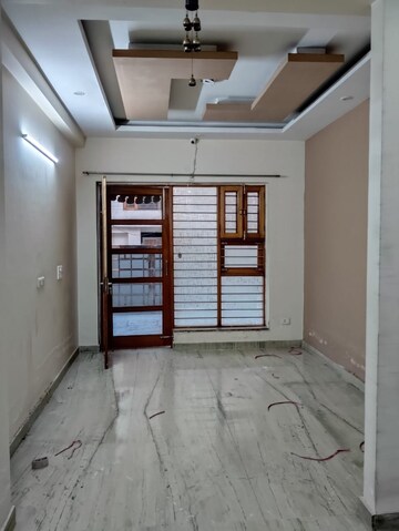 Room in 3 BHK Builder Floor at Sector 16 – for Rent