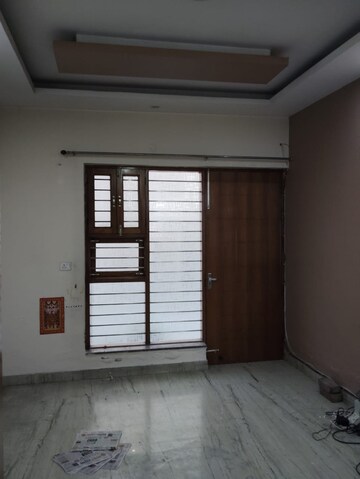 Room in 3 BHK Builder Floor at Sector 16 – for Rent