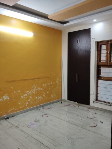 Room in 3 BHK Builder Floor at Sector 16 – for Rent
