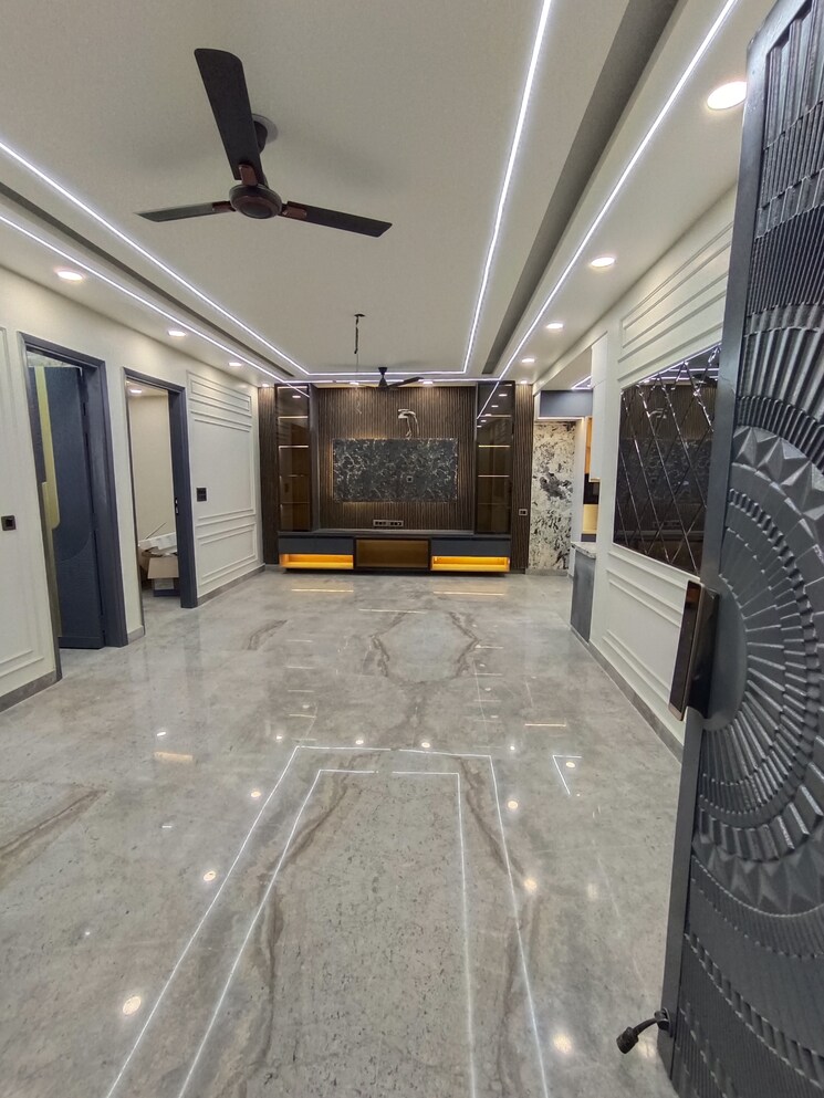  Parking, mansarover garden 3 Bedroom 135 Sq.Yd. Builder Floor In Mansarover Garden Delhi 8281301