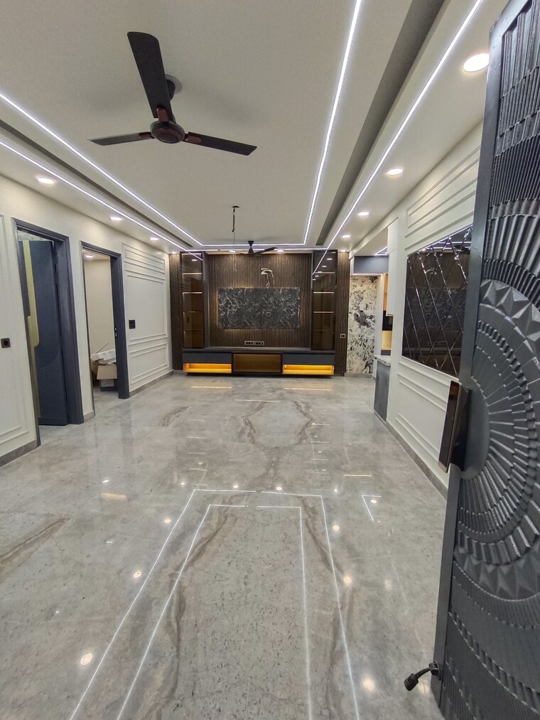  Parking, mansarover garden 3 Bedroom 135 Sq.Yd. Builder Floor In Mansarover Garden Delhi 8281301