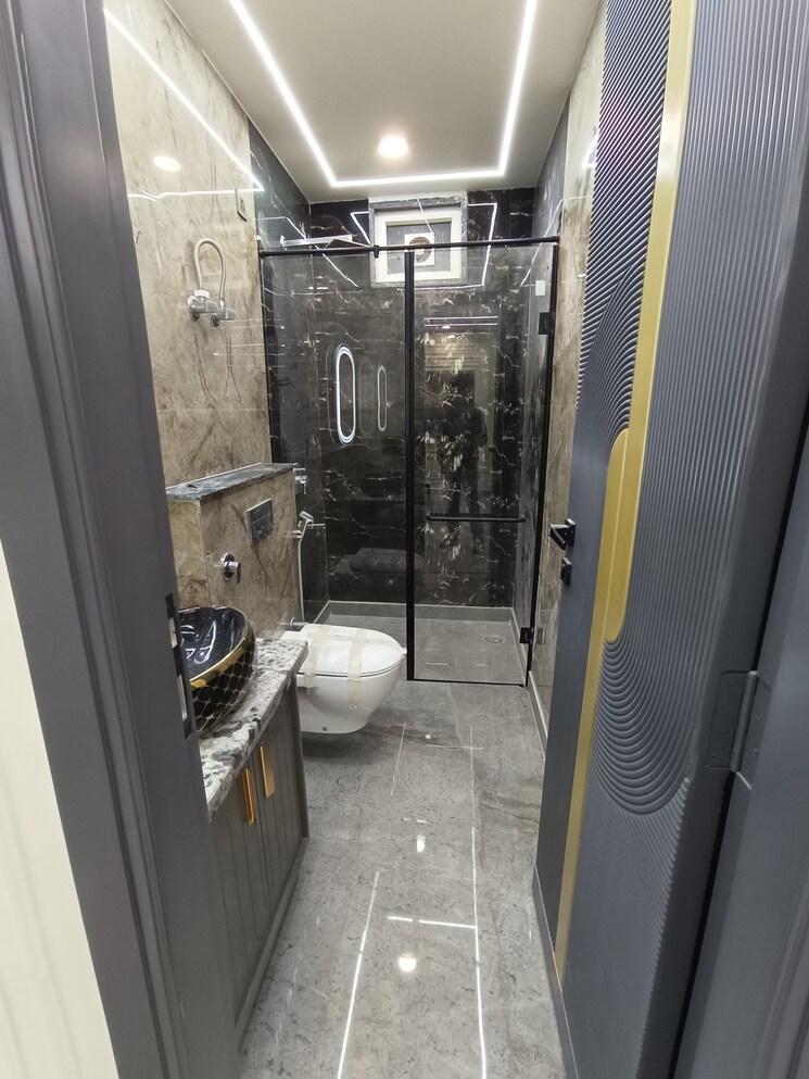 Balcony, mansarover garden 3 Bedroom 135 Sq.Yd. Builder Floor In Mansarover Garden Delhi 8281301