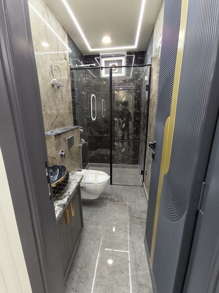 Balcony, mansarover garden 3 Bedroom 135 Sq.Yd. Builder Floor In Mansarover Garden Delhi 8281301