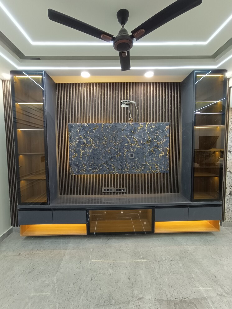 Living Room, mansarover garden 3 Bedroom 135 Sq.Yd. Builder Floor In Mansarover Garden Delhi 8281301