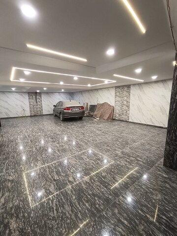 Parking in 3 BHK Builder Floor at Mansarover Garden – for Sale