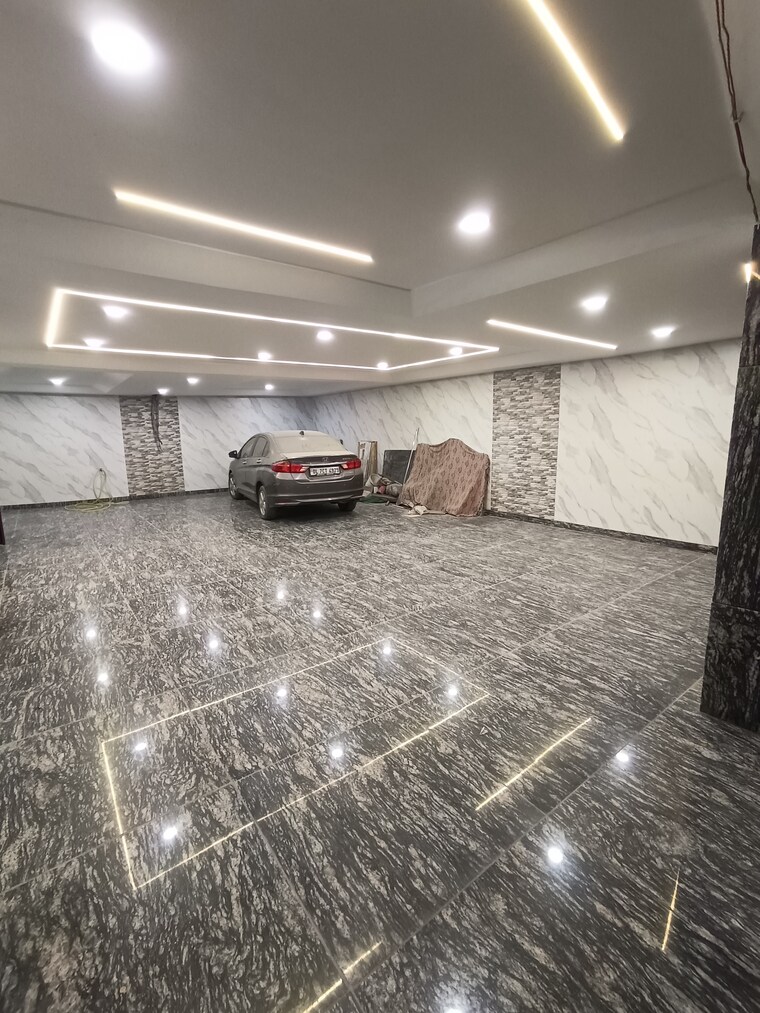  Parking, mansarover garden 3 Bedroom 135 Sq.Yd. Builder Floor In Mansarover Garden Delhi 8281301