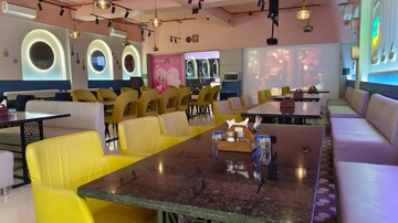 Team Area in  Shop at Kankaria Road – for Rent