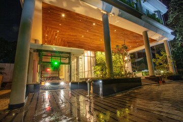 Gym in 4 BHK Apartment at Wadhwa Samarpan, Pali Hill – for Sale