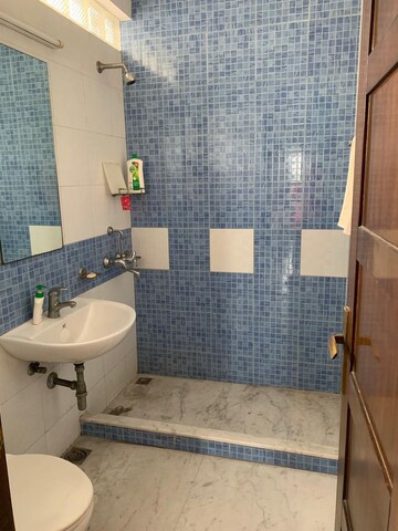 Bathroom in 1 BHK Builder Floor at South Extension ii – for Rent