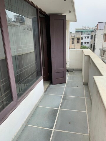 Balcony in 1 BHK Builder Floor at South Extension ii – for Rent