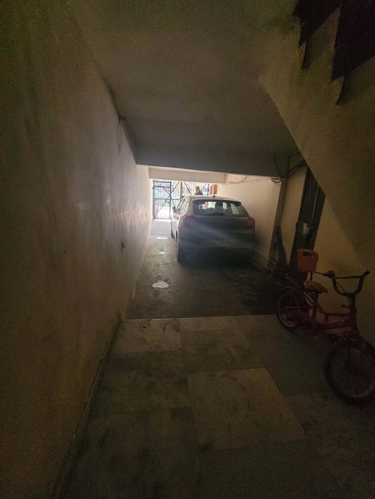  Parking, dilshad colony 2 Bedroom 900 Sq.Ft. Builder Floor In Dilshad Colony Delhi 8281416