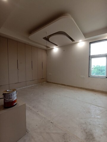 Room in 3 BHK Builder Floor at Paschim Vihar – for Rent