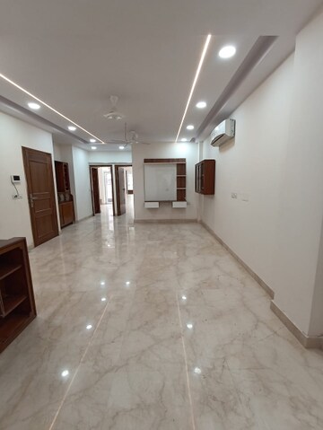 Room in 3 BHK Builder Floor at Paschim Vihar – for Rent