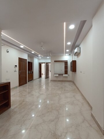 Building Lobby in 3 BHK Builder Floor at Paschim Vihar – for Rent