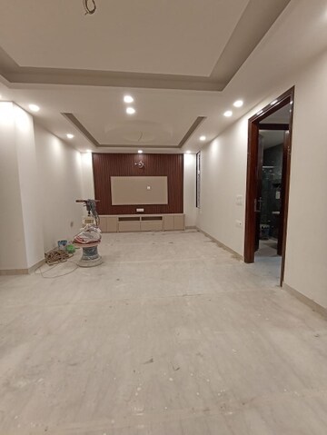 Room in 3 BHK Builder Floor at Paschim Vihar – for Rent