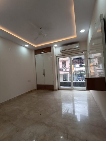 Room in 3 BHK Builder Floor at Paschim Vihar – for Rent