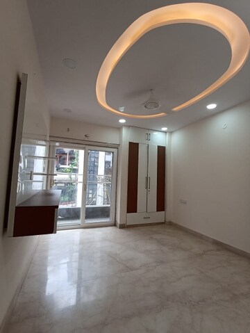 Room in 3 BHK Builder Floor at Paschim Vihar – for Rent
