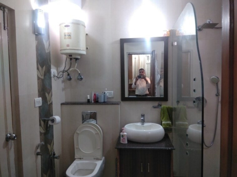 Attached Bathroom, dwarka 5 Bedroom 3500 Sq.Ft. Apartment In Dwarka Delhi 8281463