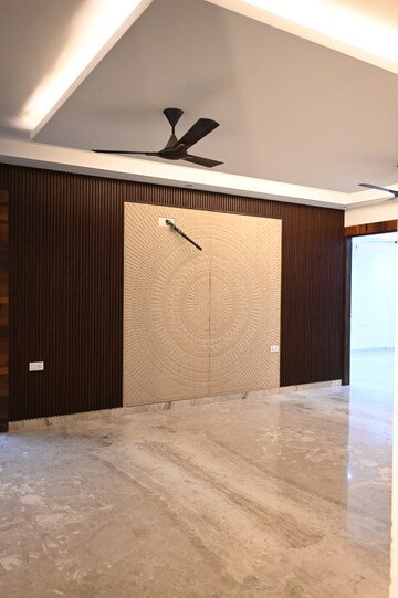 Room in 3 BHK Builder Floor at Emaar Marbella, Sector 66 – for Rent