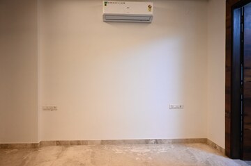 Room in 3 BHK Builder Floor at Emaar Marbella, Sector 66 – for Rent