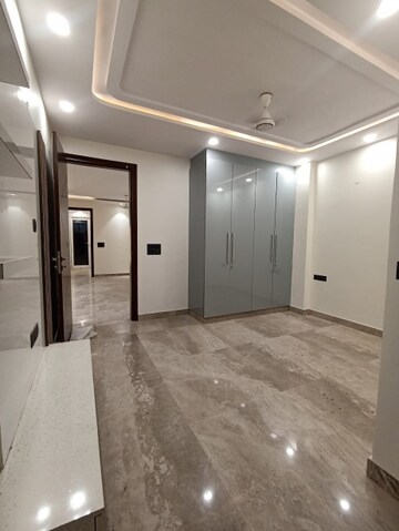 Room in 3 BHK Builder Floor at Paschim Vihar – for Rent
