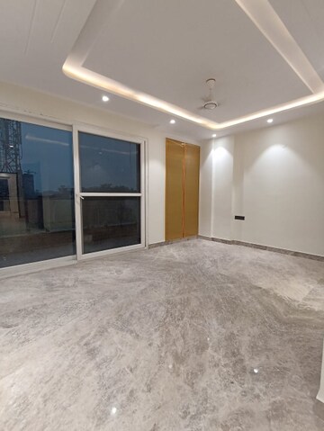 Room in 3 BHK Builder Floor at Paschim Vihar – for Rent