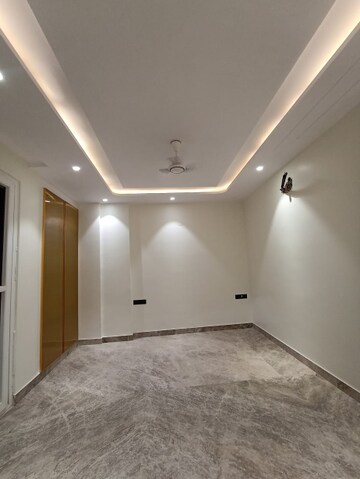 Room in 3 BHK Builder Floor at Paschim Vihar – for Rent